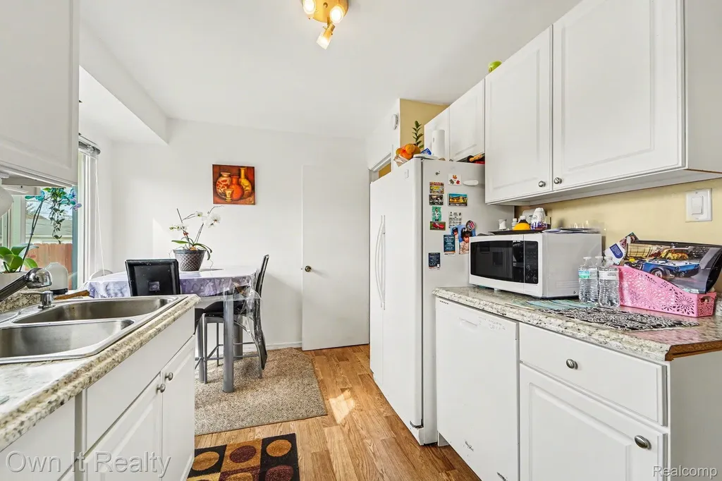 1647 Stewart Avenue Lincoln Park City MI 48146