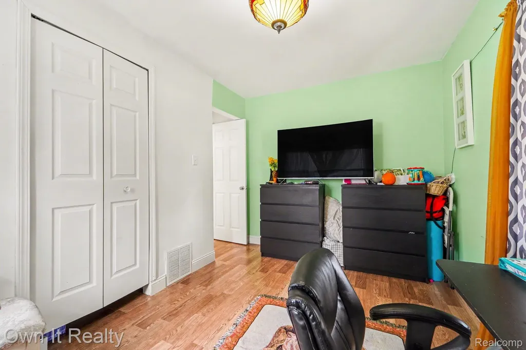 1647 Stewart Avenue Lincoln Park City MI 48146