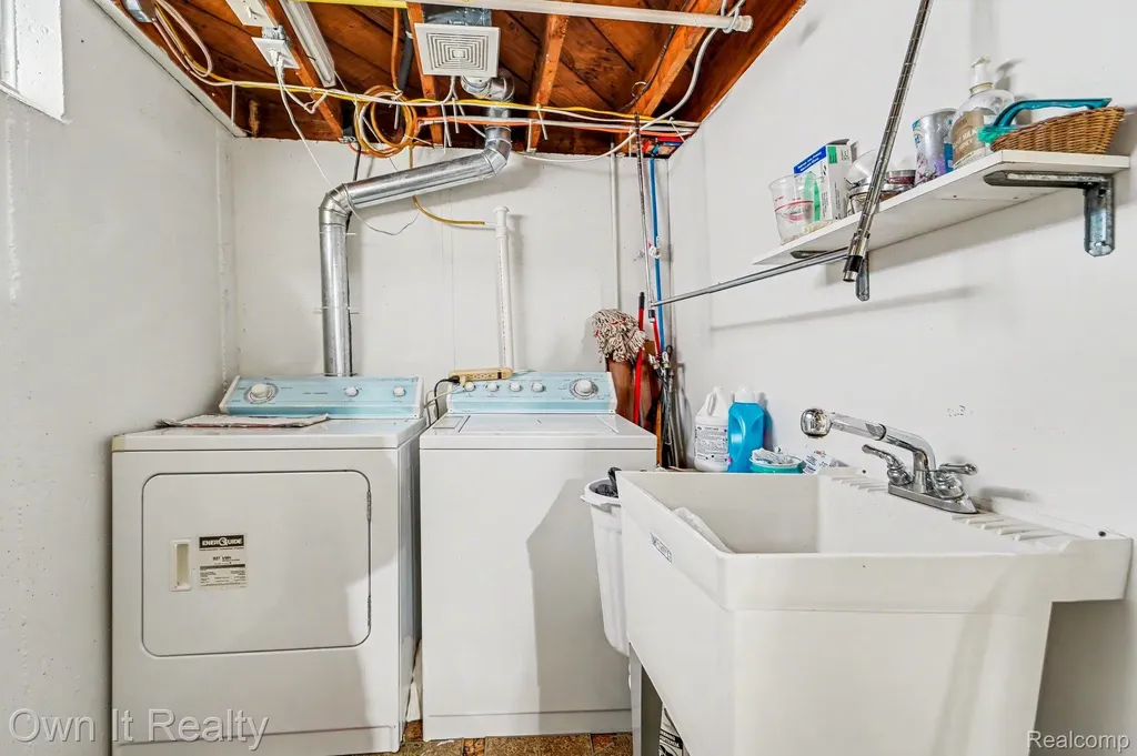 1647 Stewart Avenue Lincoln Park City MI 48146