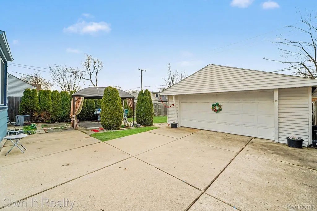 1647 Stewart Avenue Lincoln Park City MI 48146