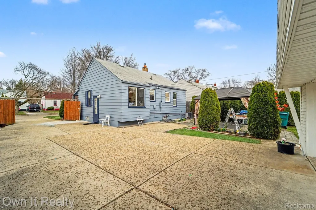1647 Stewart Avenue Lincoln Park City MI 48146
