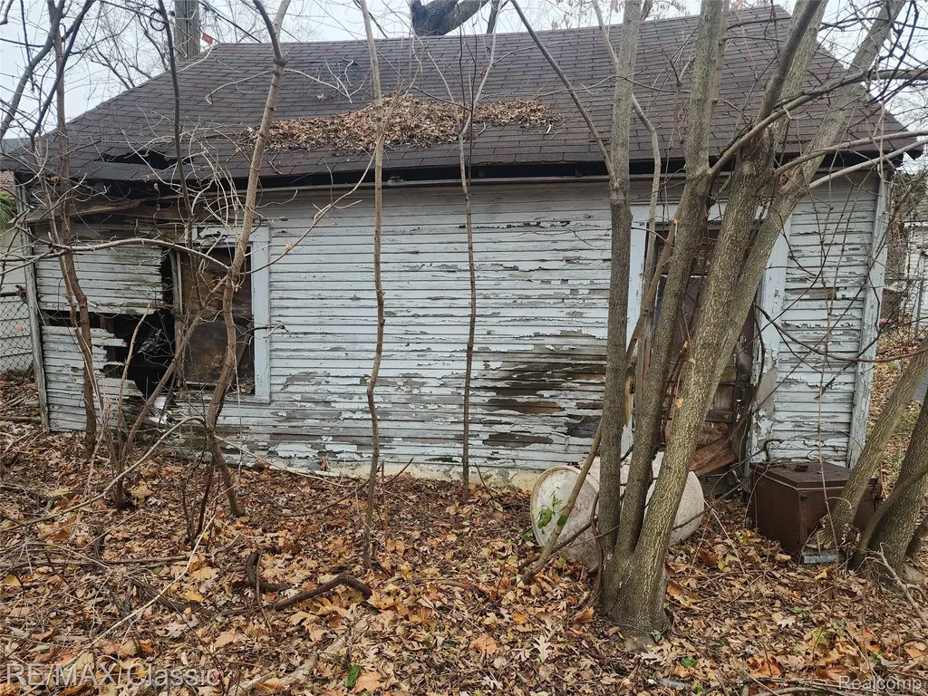 643 E Kennett Road Pontiac City MI 48340
