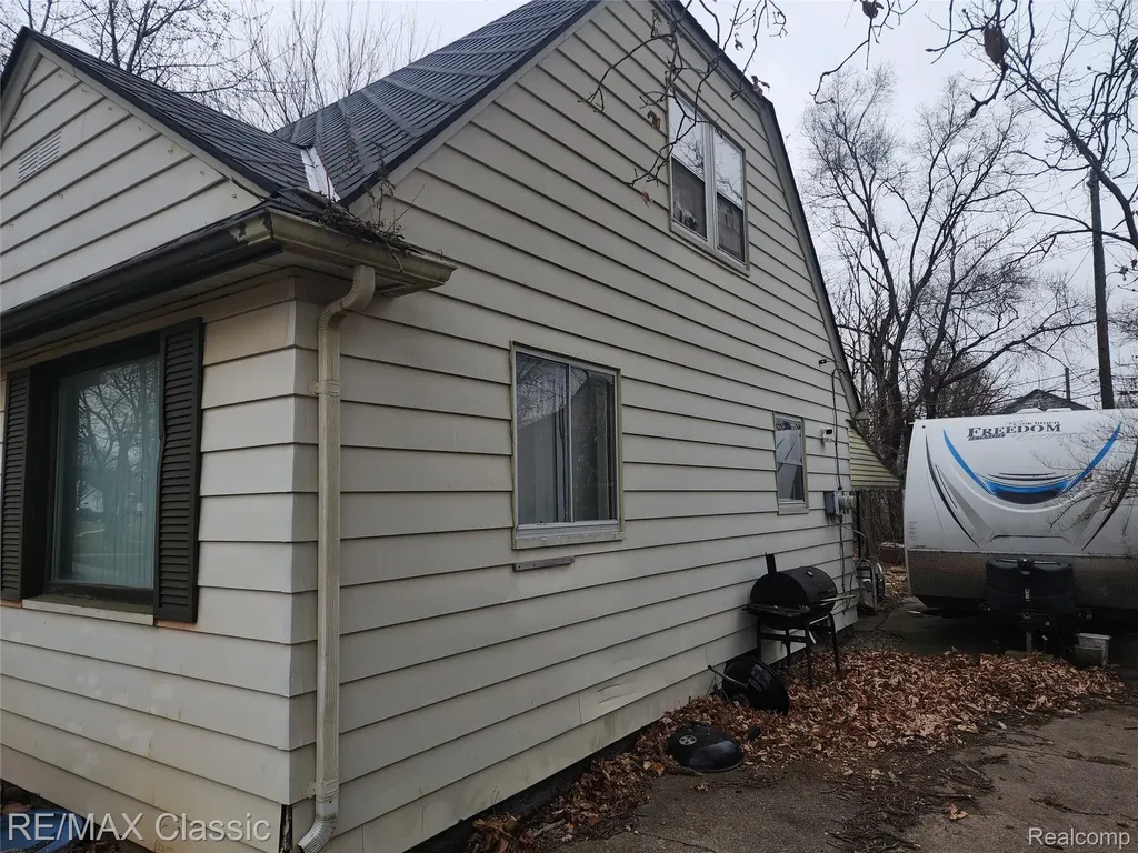 643 E Kennett Road Pontiac City MI 48340
