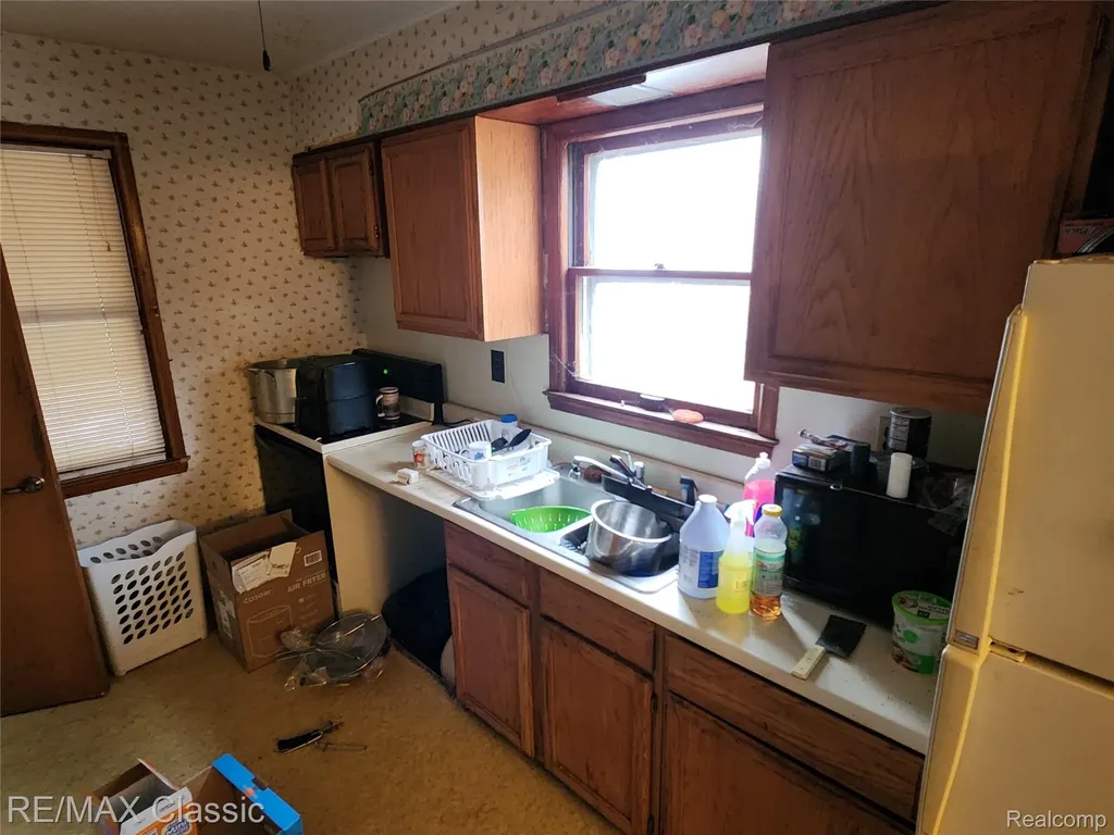 643 E Kennett Road Pontiac City MI 48340