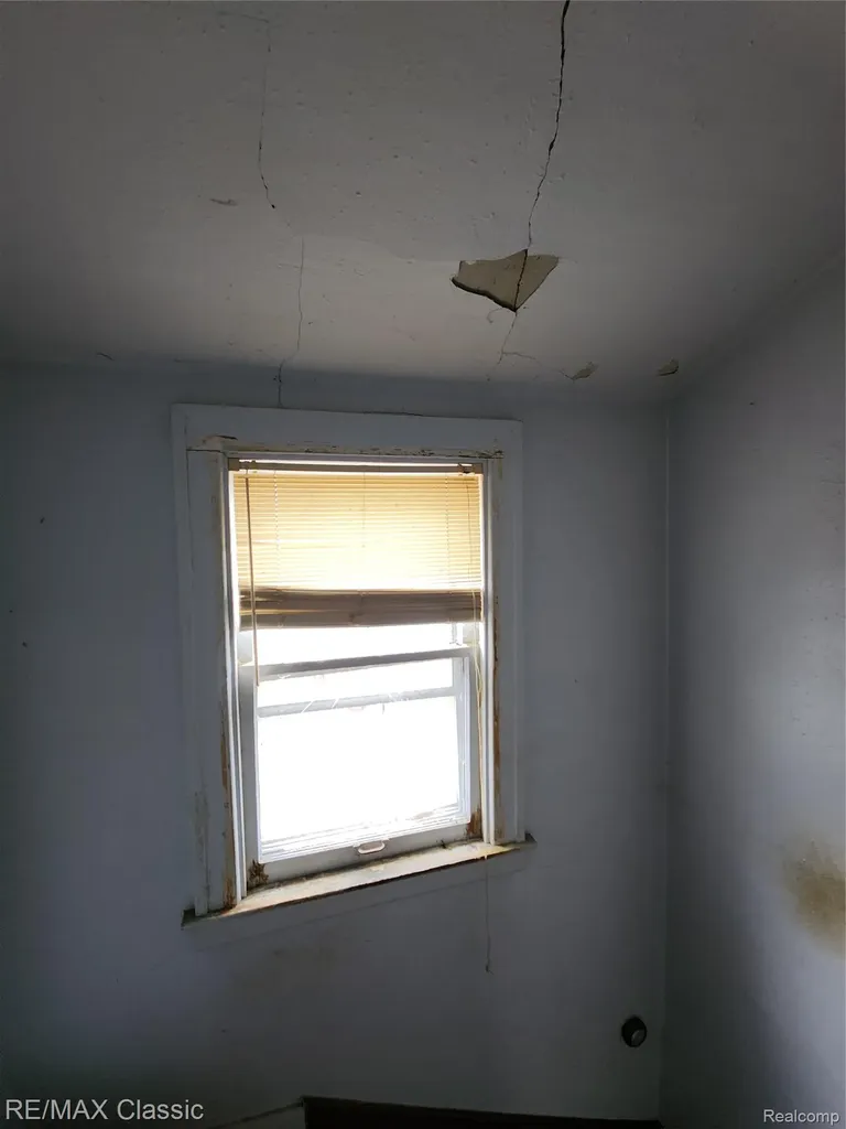 643 E Kennett Road Pontiac City MI 48340