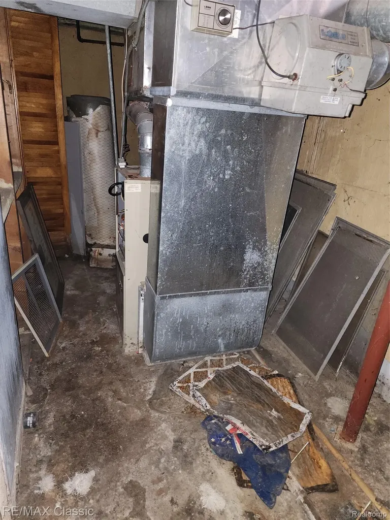 643 E Kennett Road Pontiac City MI 48340