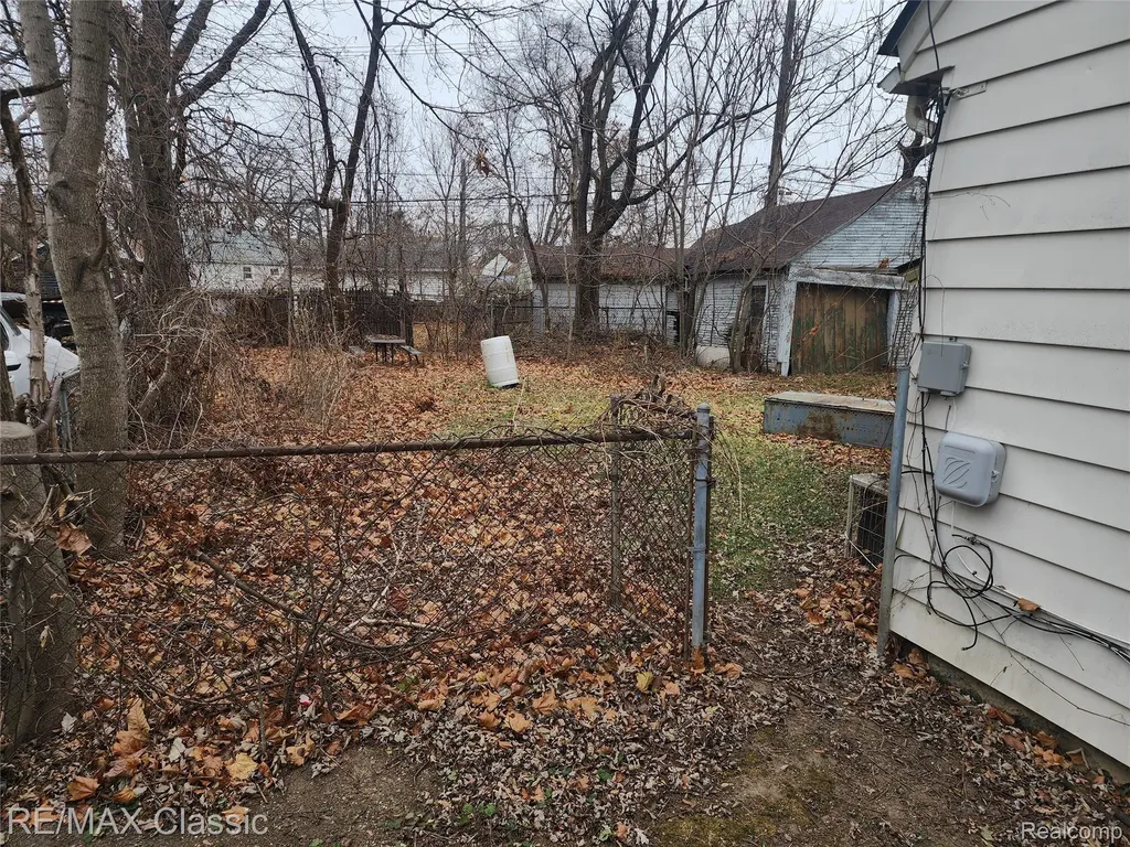 643 E Kennett Road Pontiac City MI 48340
