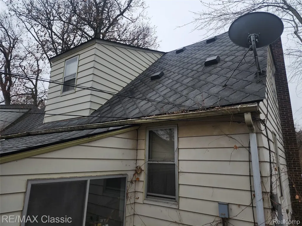 643 E Kennett Road Pontiac City MI 48340