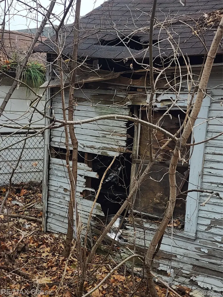 643 E Kennett Road Pontiac City MI 48340