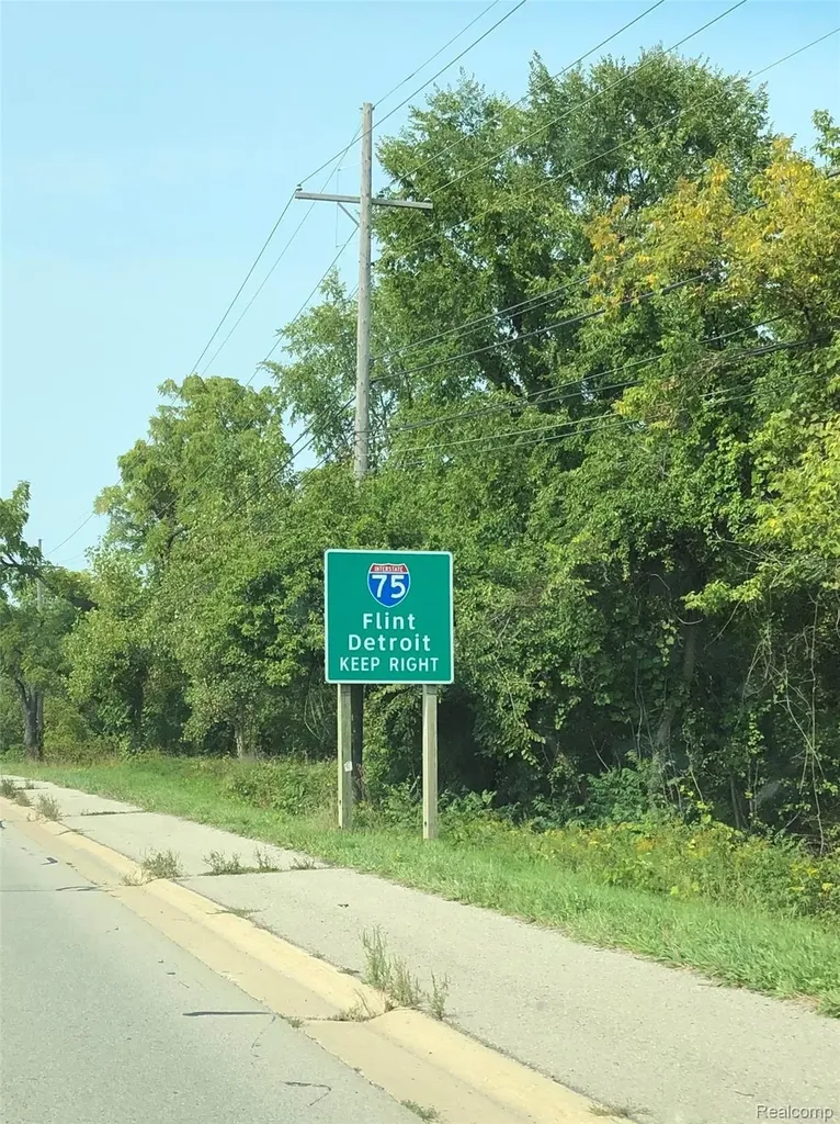 V/l Dixie Highway Independence Charter Township MI 48346
