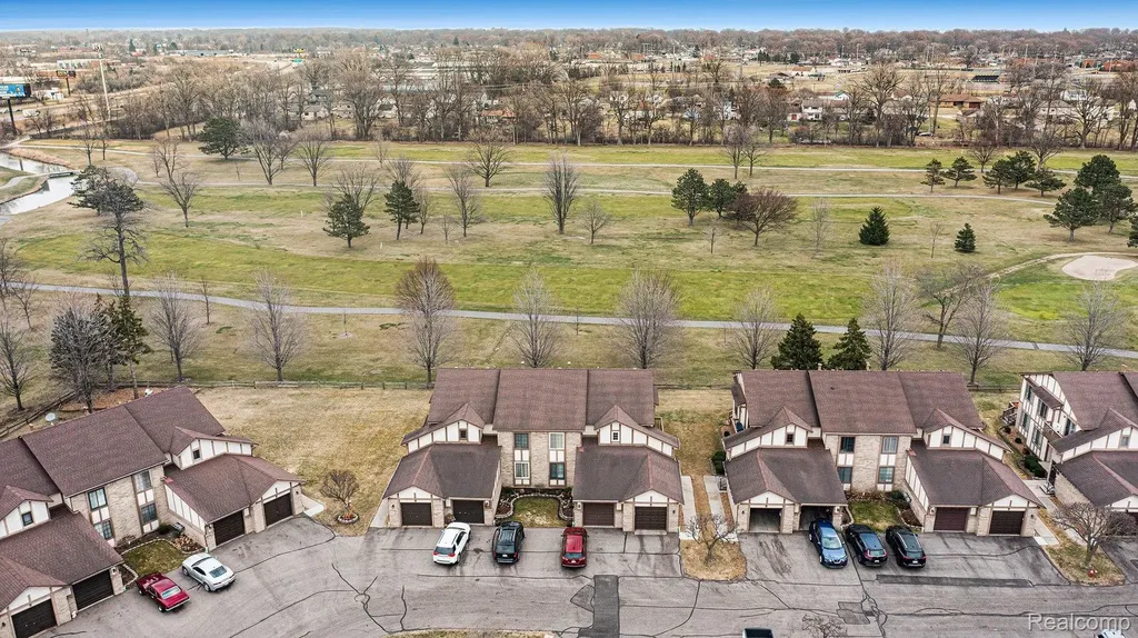 946 Country Club Drive St. Clair Shores City MI 48082