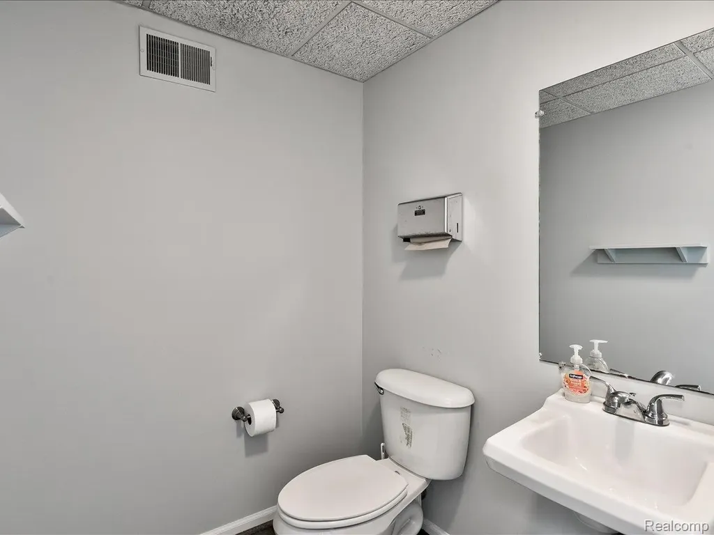 3949 24th Avenue Fort Gratiot Charter Township MI 48059