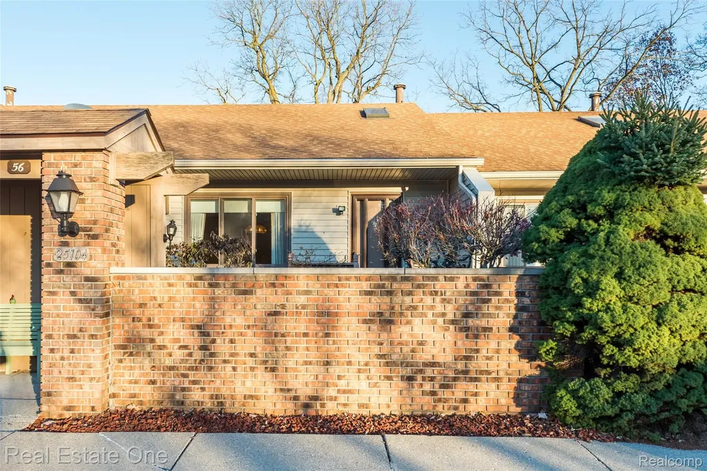 25104 Hamilton Court South Lyon City MI 48178