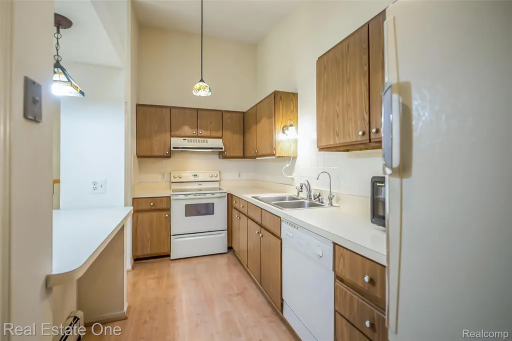 25104 Hamilton Court South Lyon City MI 48178