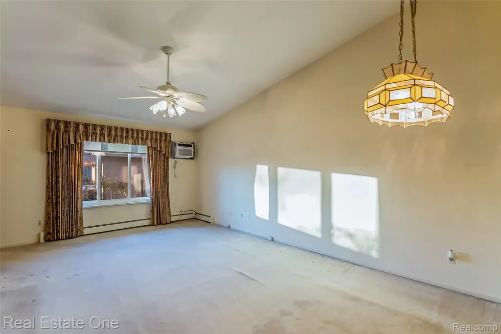 25104 Hamilton Court South Lyon City MI 48178