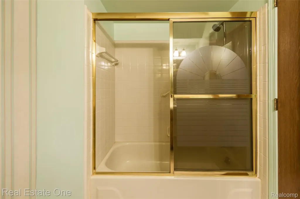 25104 Hamilton Court South Lyon City MI 48178