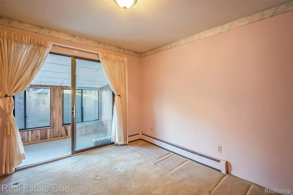 25104 Hamilton Court South Lyon City MI 48178