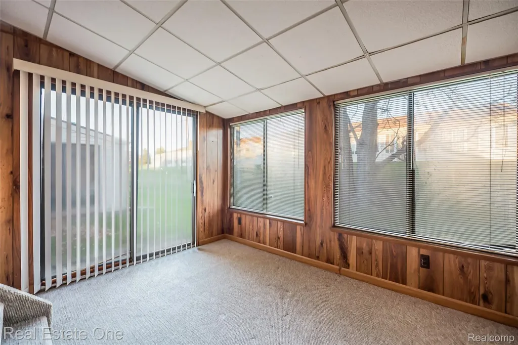 25104 Hamilton Court South Lyon City MI 48178