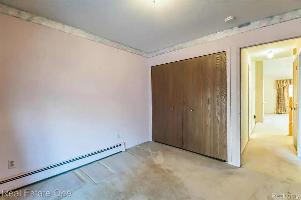 25104 Hamilton Court South Lyon City MI 48178