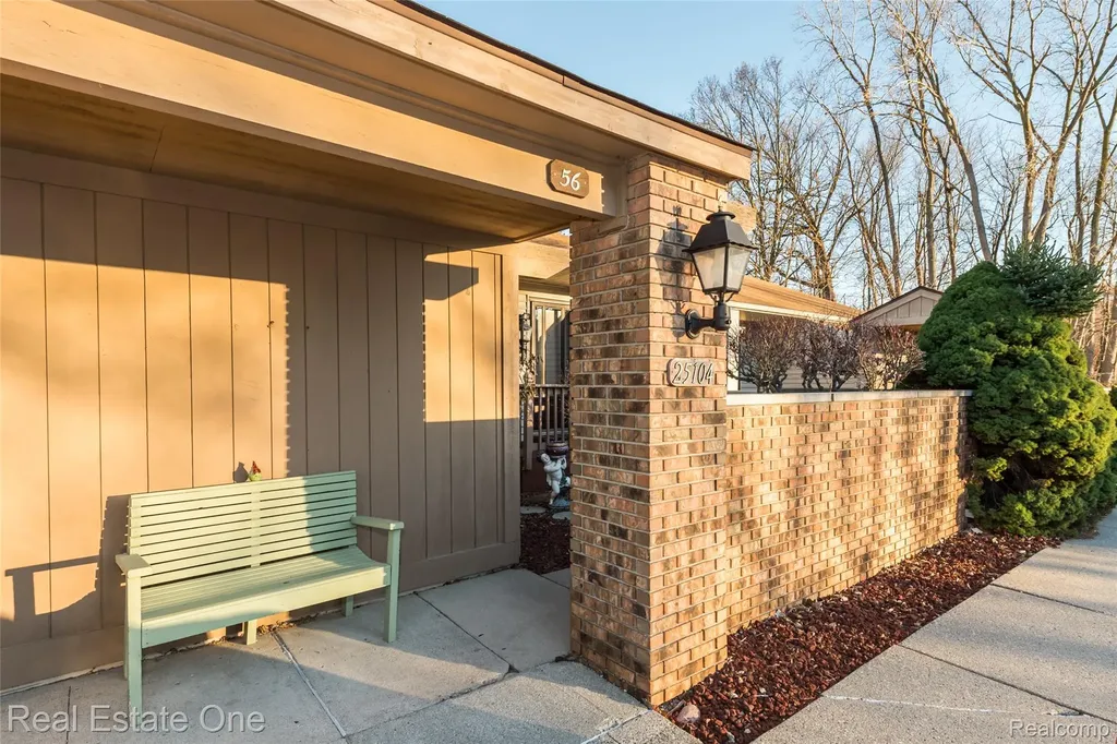 25104 Hamilton Court South Lyon City MI 48178