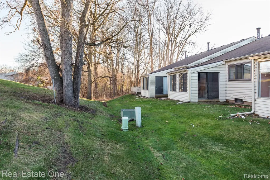 25104 Hamilton Court South Lyon City MI 48178