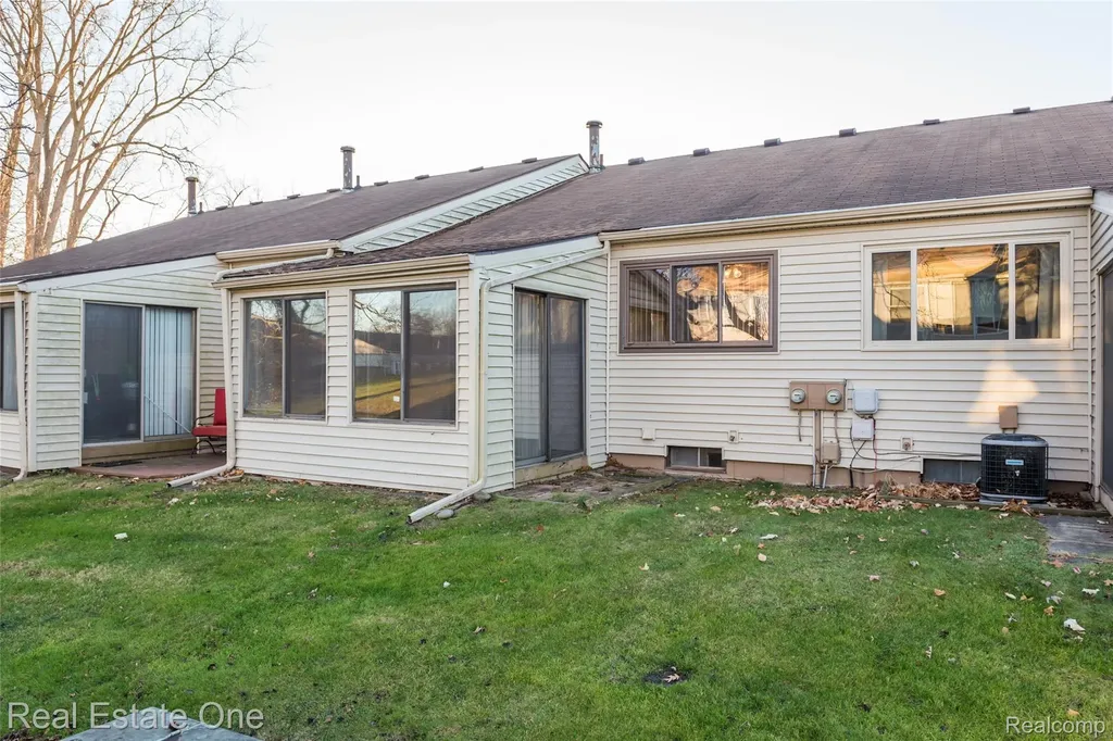 25104 Hamilton Court South Lyon City MI 48178