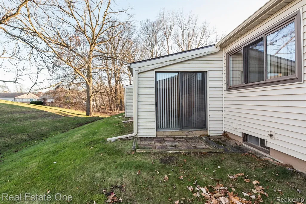 25104 Hamilton Court South Lyon City MI 48178