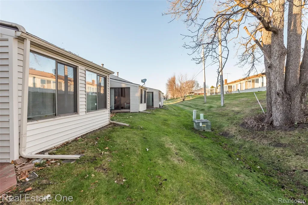25104 Hamilton Court South Lyon City MI 48178