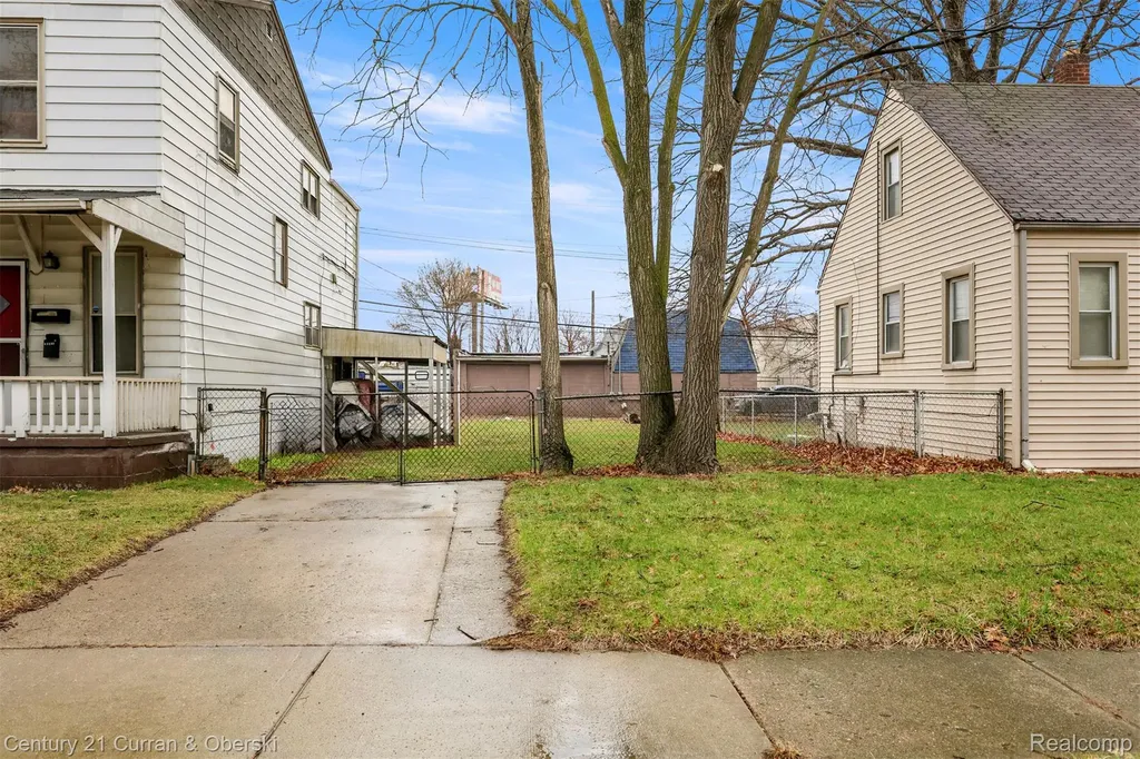11352 Rivard Avenue Warren City MI 48089