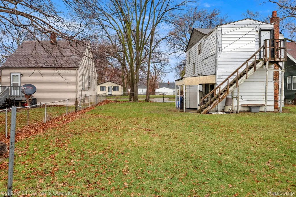 11352 Rivard Avenue Warren City MI 48089
