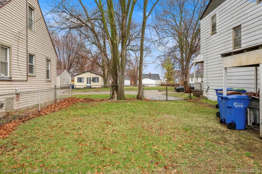 11352 Rivard Avenue Warren City MI 48089