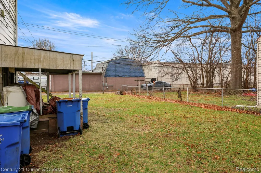 11352 Rivard Avenue Warren City MI 48089