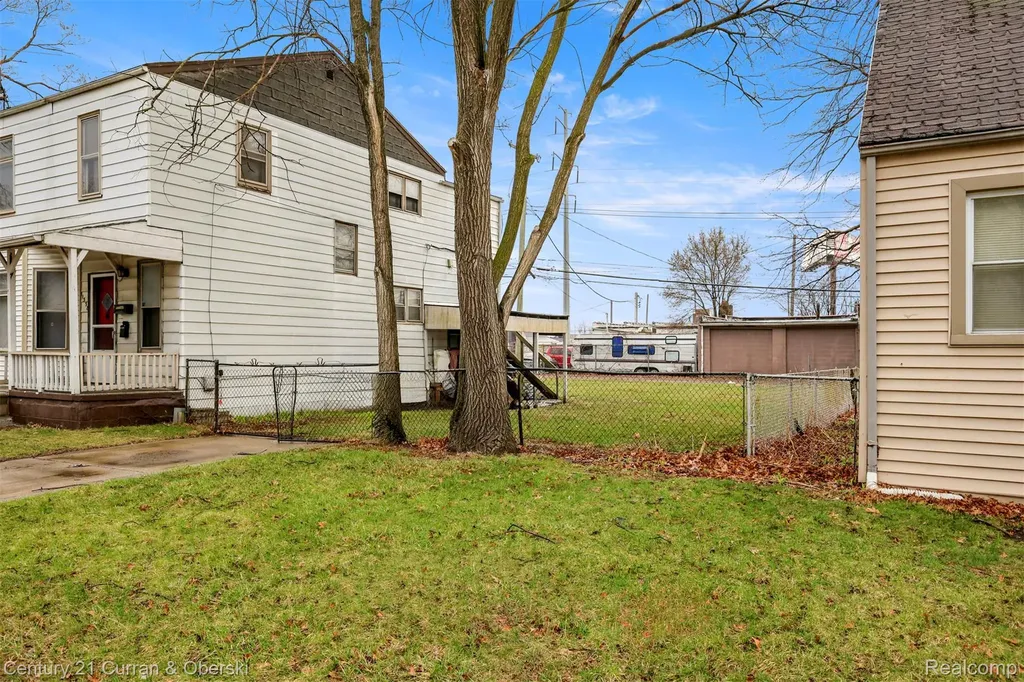 11352 Rivard Avenue Warren City MI 48089