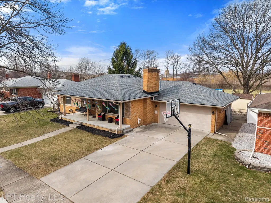 30605 Champine Street St. Clair Shores City MI 48082