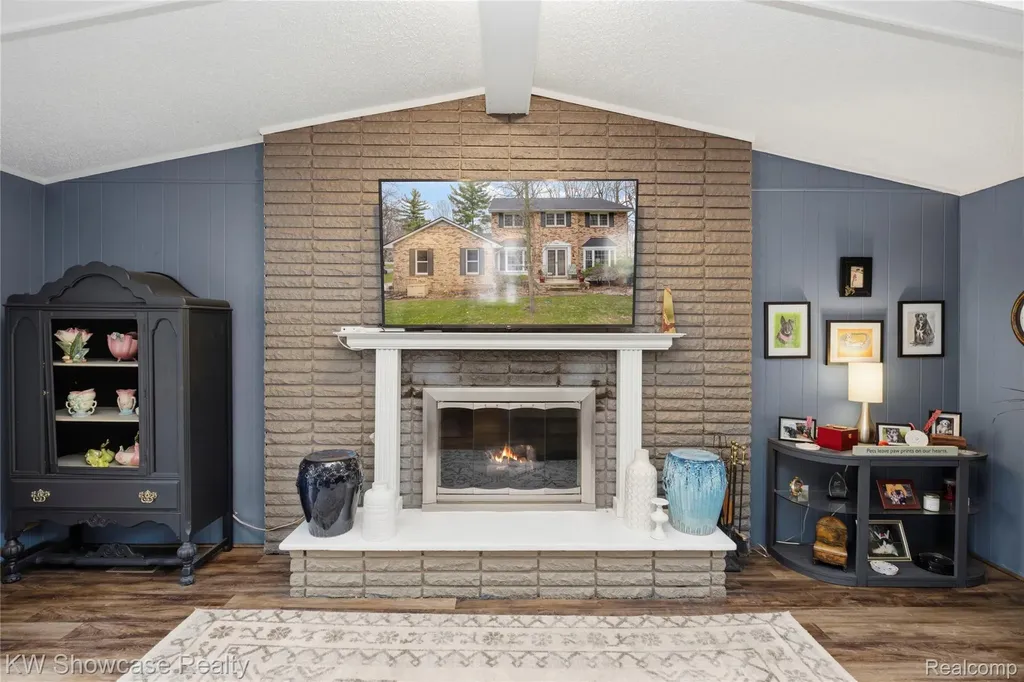 6144 Venice Drive Commerce Charter Township MI 48382