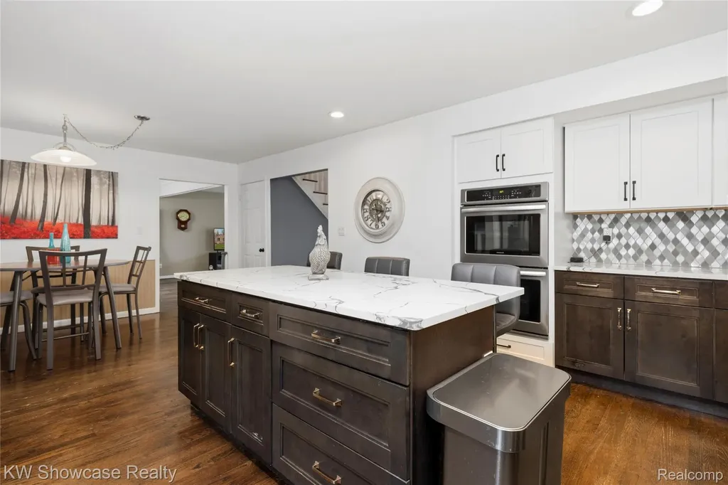 6144 Venice Drive Commerce Charter Township MI 48382
