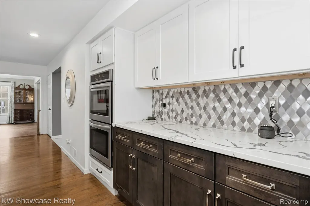 6144 Venice Drive Commerce Charter Township MI 48382
