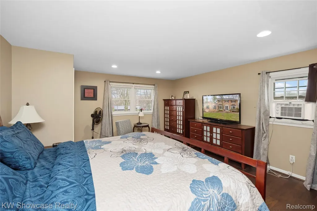 6144 Venice Drive Commerce Charter Township MI 48382