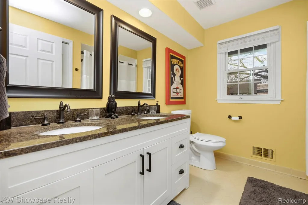 6144 Venice Drive Commerce Charter Township MI 48382