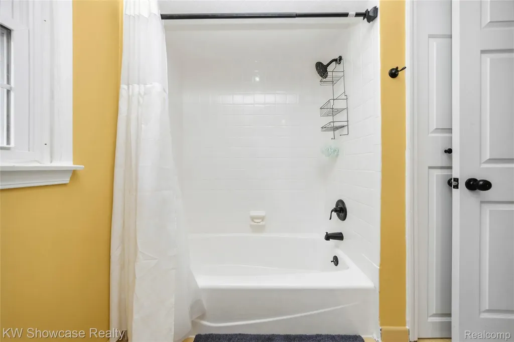 6144 Venice Drive Commerce Charter Township MI 48382