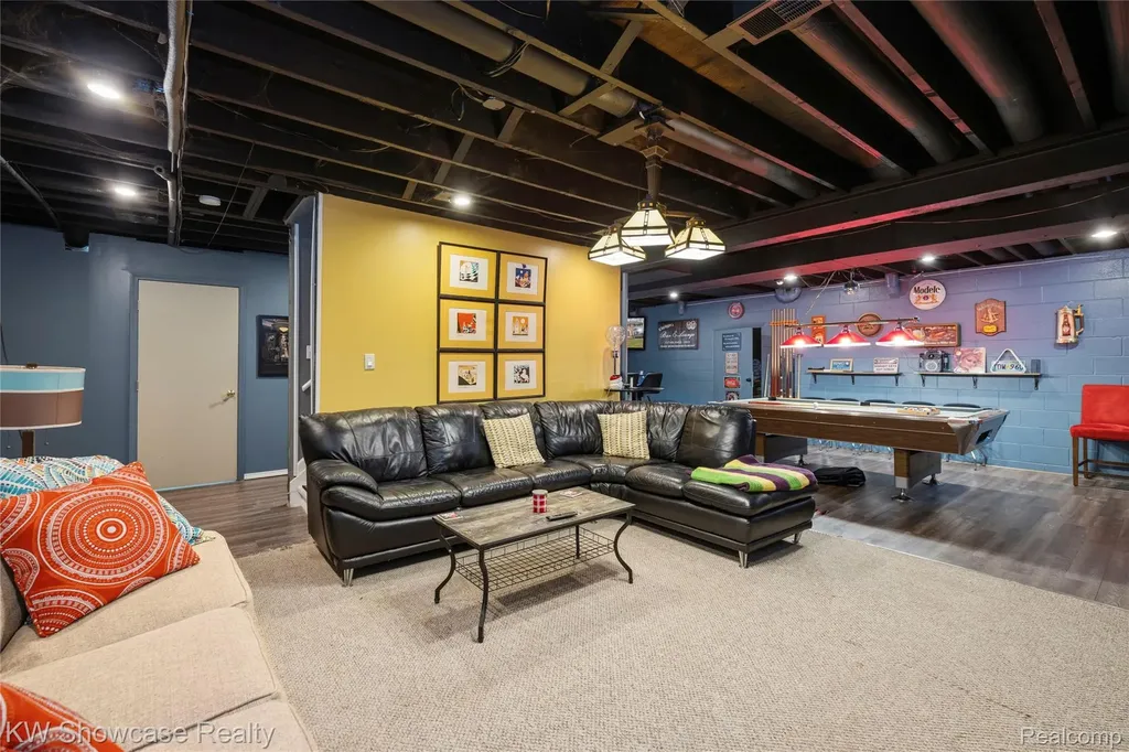 6144 Venice Drive Commerce Charter Township MI 48382