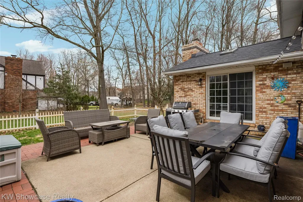 6144 Venice Drive Commerce Charter Township MI 48382