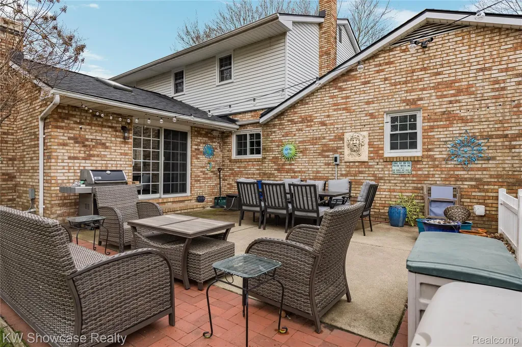 6144 Venice Drive Commerce Charter Township MI 48382
