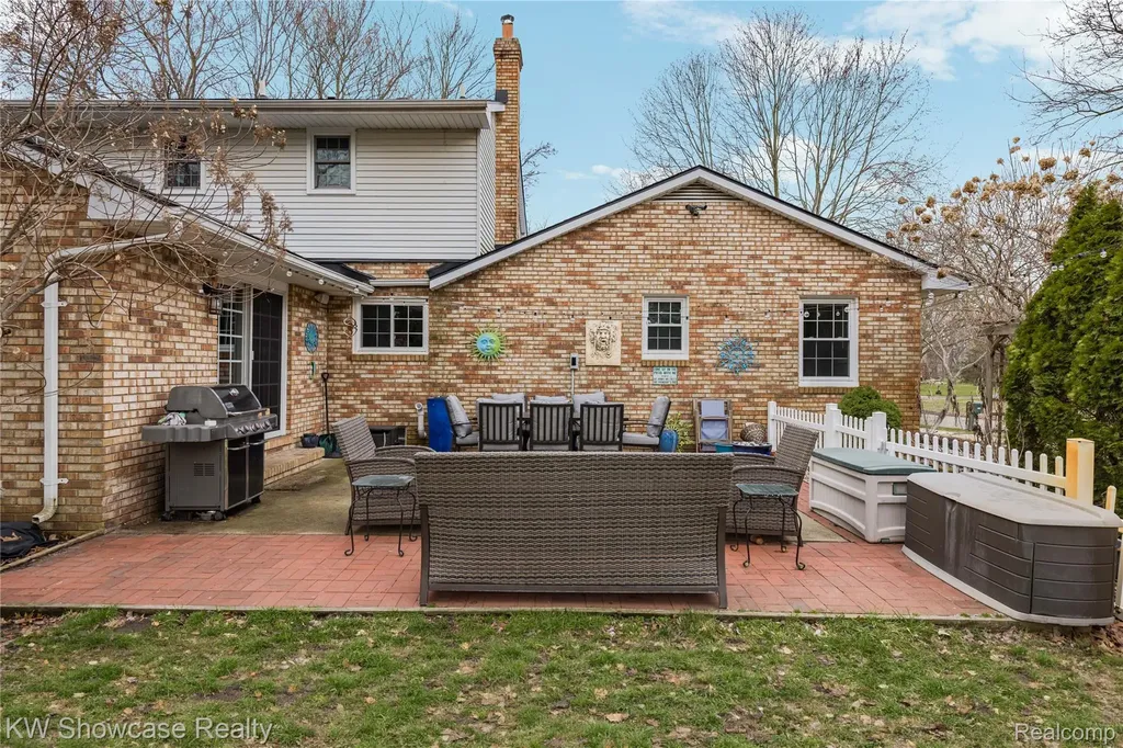 6144 Venice Drive Commerce Charter Township MI 48382