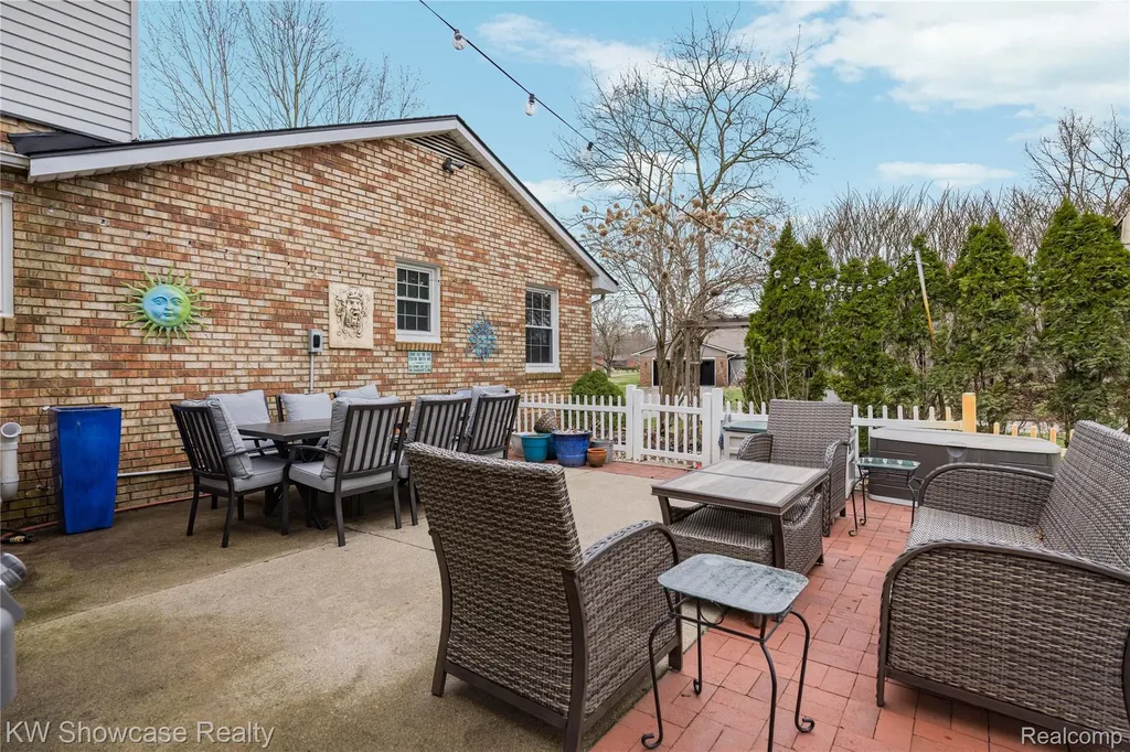 6144 Venice Drive Commerce Charter Township MI 48382