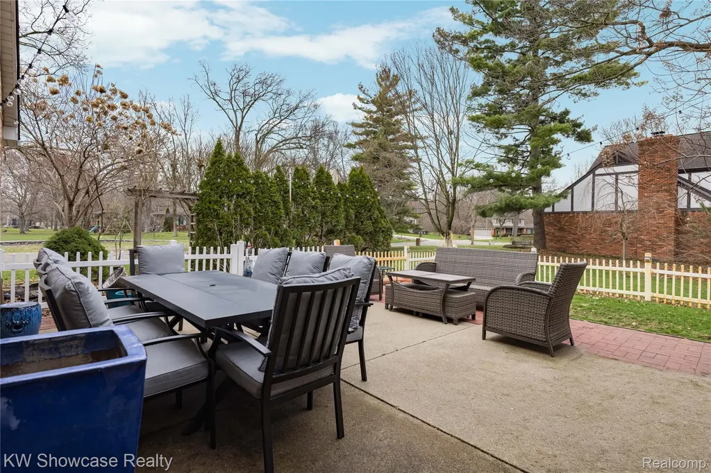 6144 Venice Drive Commerce Charter Township MI 48382