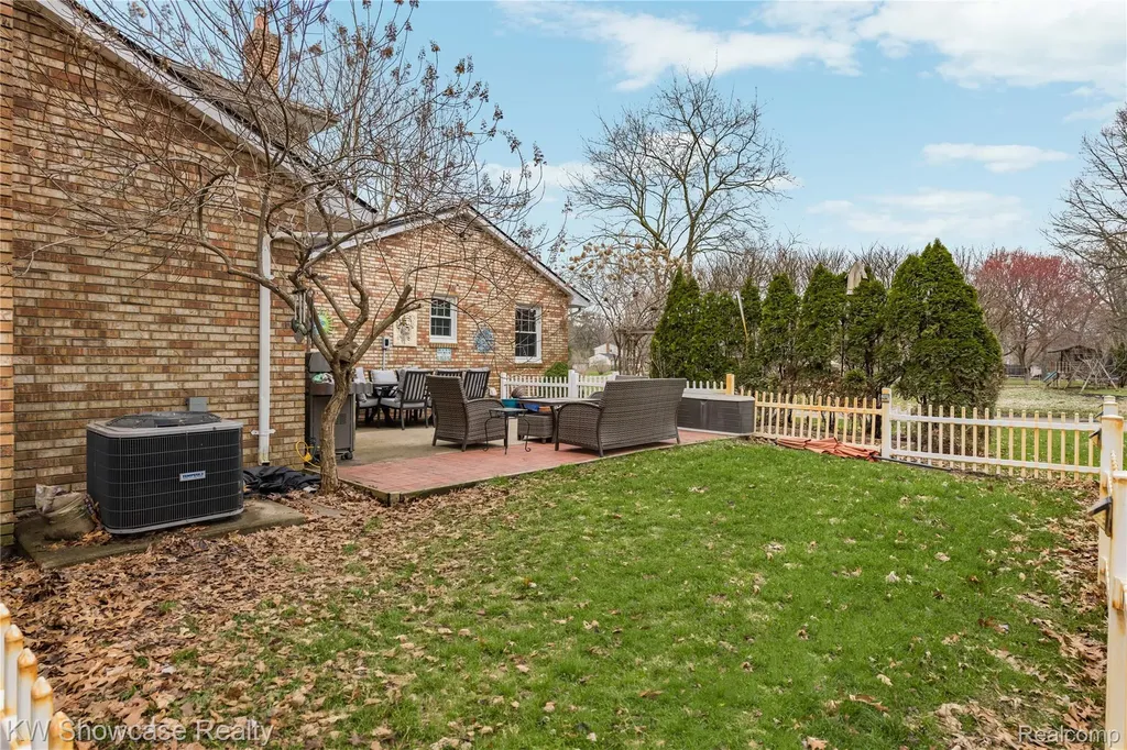 6144 Venice Drive Commerce Charter Township MI 48382