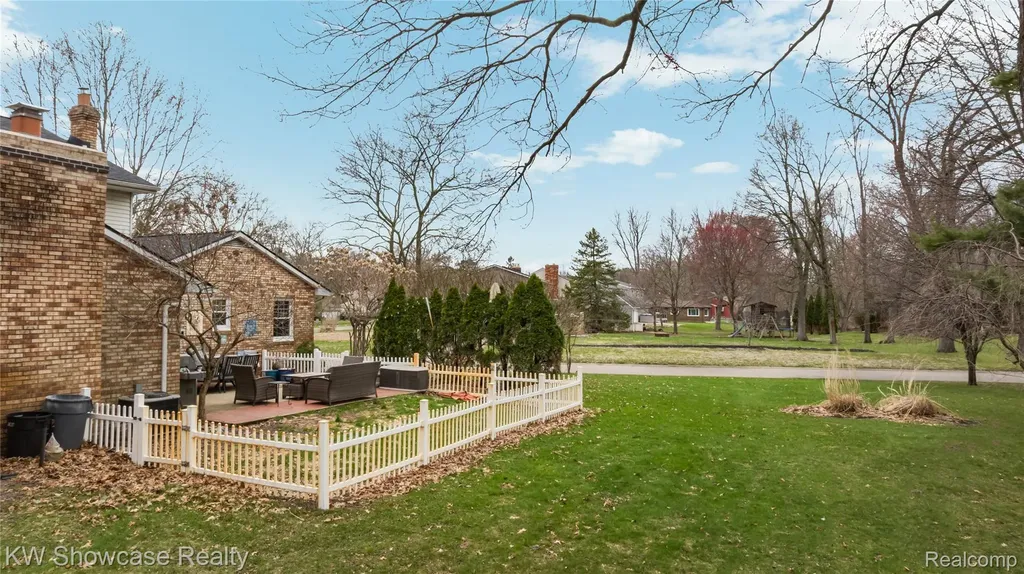 6144 Venice Drive Commerce Charter Township MI 48382