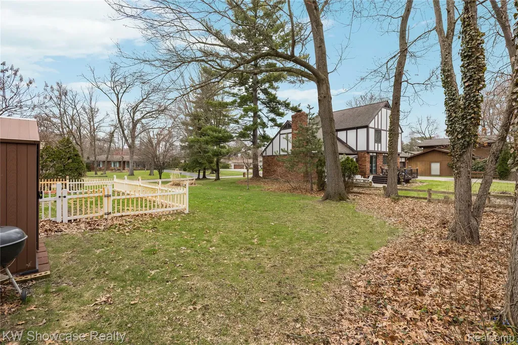 6144 Venice Drive Commerce Charter Township MI 48382