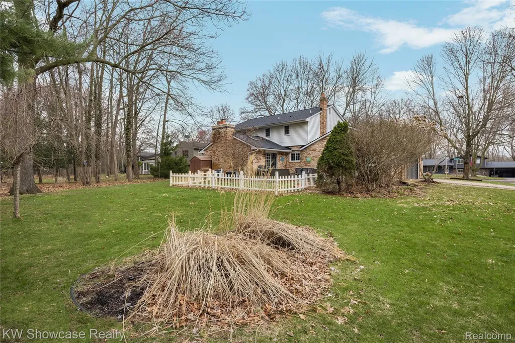 6144 Venice Drive Commerce Charter Township MI 48382